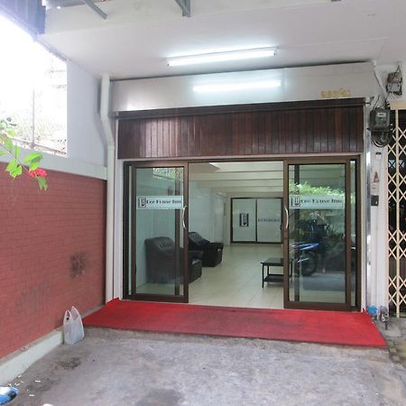 Lee House Inn Bangkok Buitenkant foto